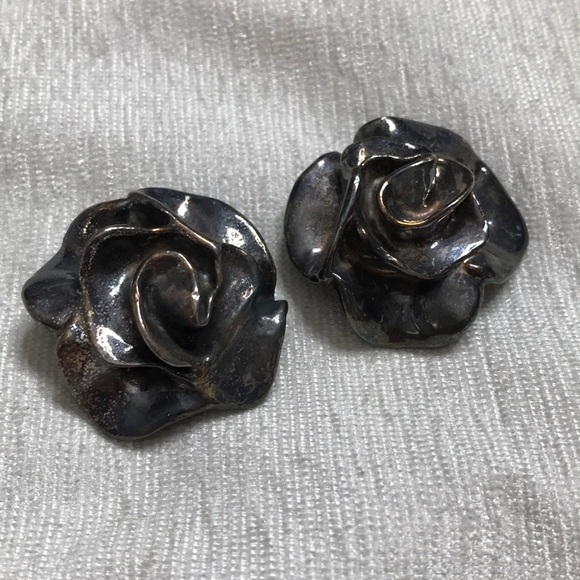 Jewelry - Vintage sterling silver rose earrings